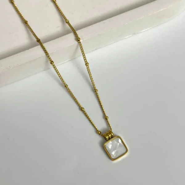 Floral Pendant Necklace